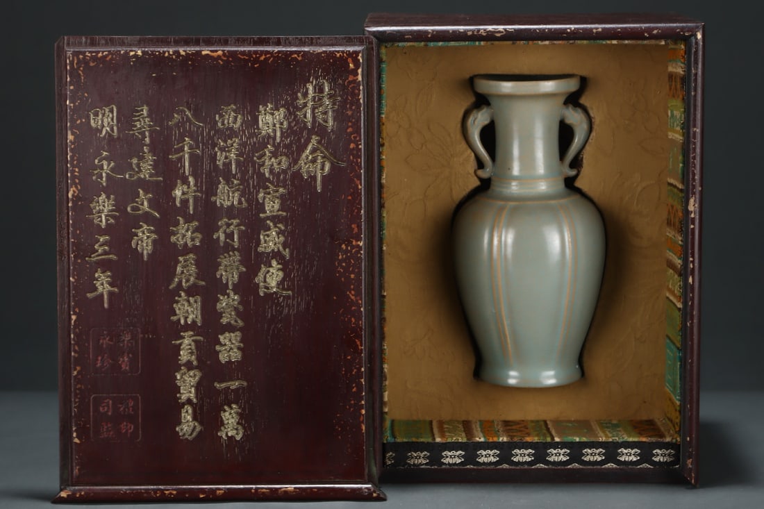A Exquisite Ru yao Double-Ears Melon Ridge Vase: A Exquisite Ru yao Double-Ears Melon Ridge Vase,Song Dynasty, China,Size：4.8inx9.4in 汝窑双耳瓜棱瓶,中国宋代