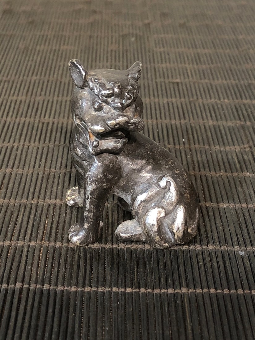 A Exquisite Silver Gilt Bronze Auspicious Beast Ornament: A Exquisite Silver Gilt Bronze Auspicious Beast Ornament,Qing Dynasty, China,Size:1.6inx1.2inx2in,Weight:141g 铜鎏银瑞兽摆件,中国清代