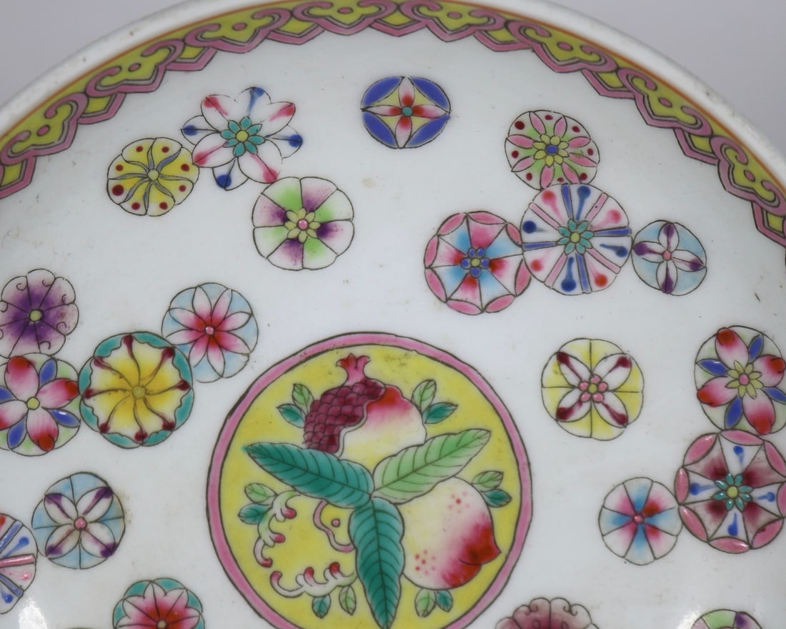A Exquisite Doucai Flower Pattern Plate - 4