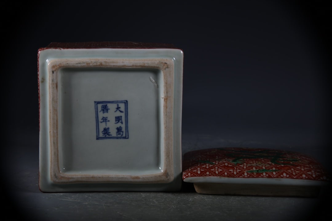 Wucai Dragon Pattern Box - 9