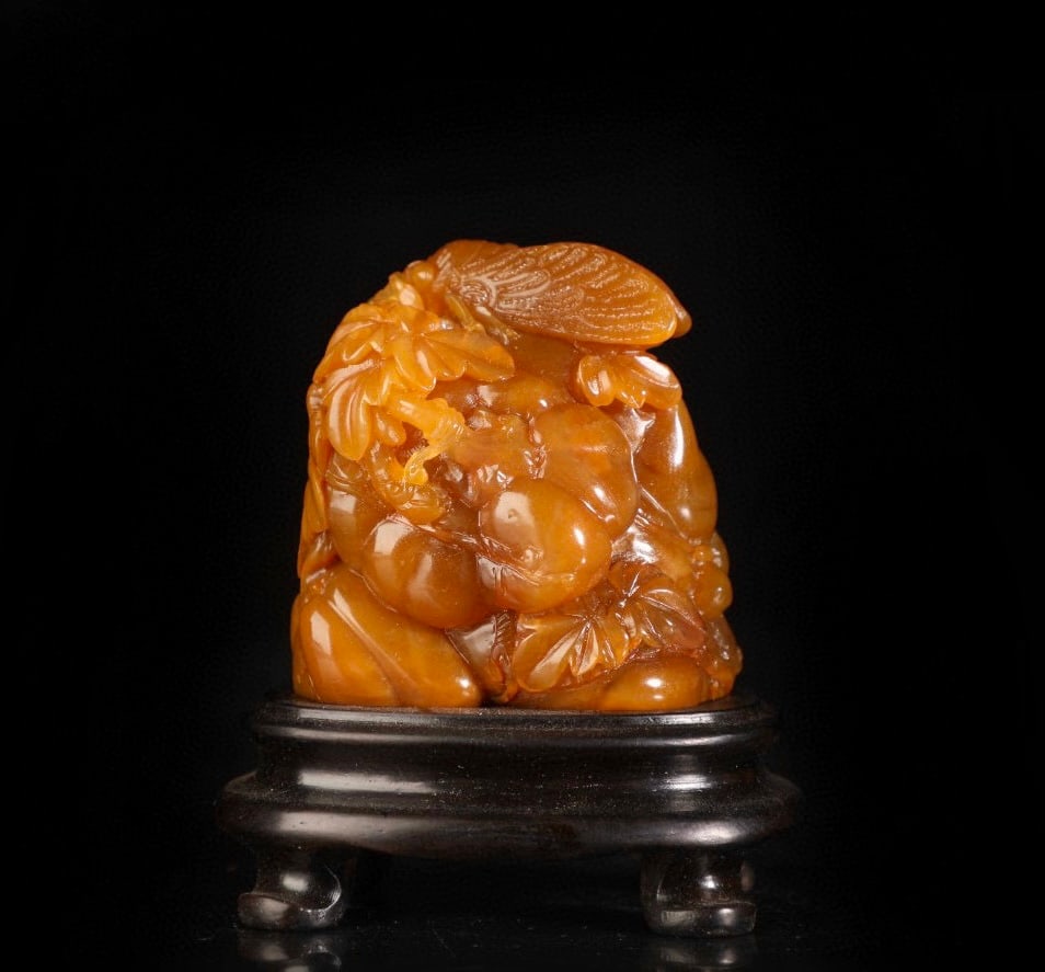 A Exquisite Shoushan Stone Cicada Ornament: A Exquisite Shoushan Stone Cicada Ornament,Qing Dynasty, China,Size:5x4x1.2in,Weight:93g 寿山石蝉摆件,中国清代