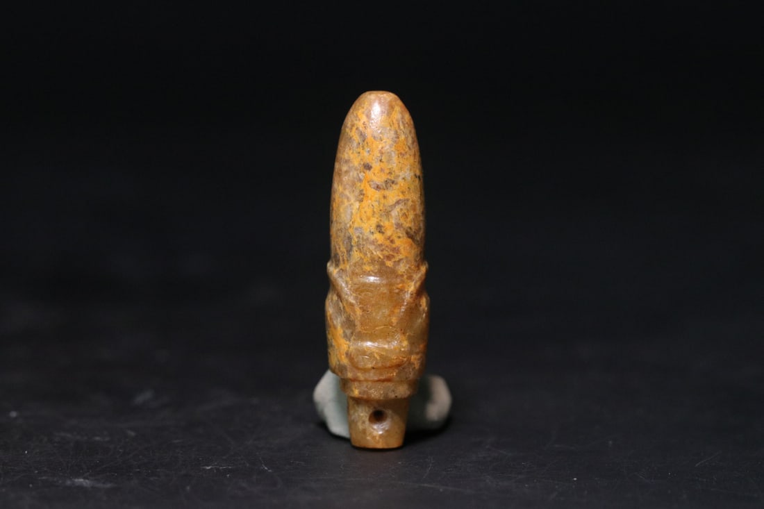 A Exquisite Gaogu Jade Ornament: A Exquisite Gaogu Jade Ornament,Ancient Time, China,Size:0.5inx1.7in,Weight:11.5g 高古玉锥形器,远古时期