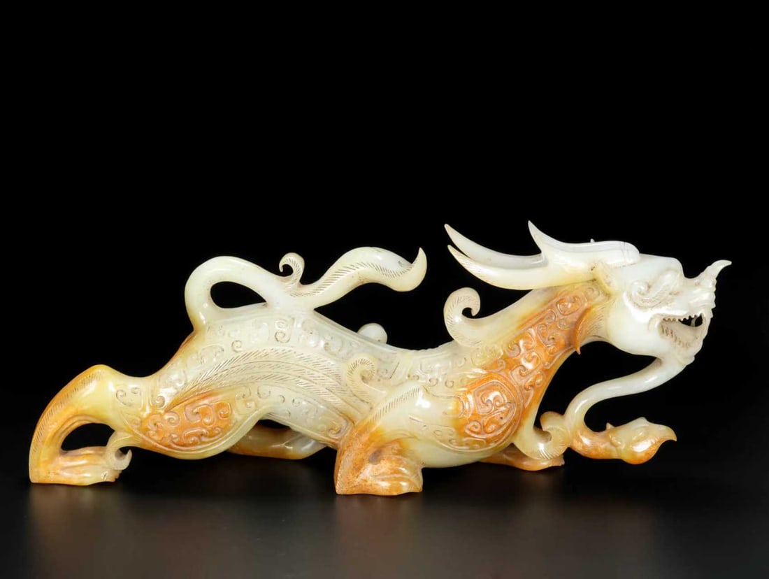 A Exquisite Hotan Jade Dragon Ornament: A Exquisite Hotan Jade Dragon Ornament,Han Dynasty, China,Size:9.8inx2.4inx3.9in,Weight:1067g 和田玉龙摆件,中国汉代
