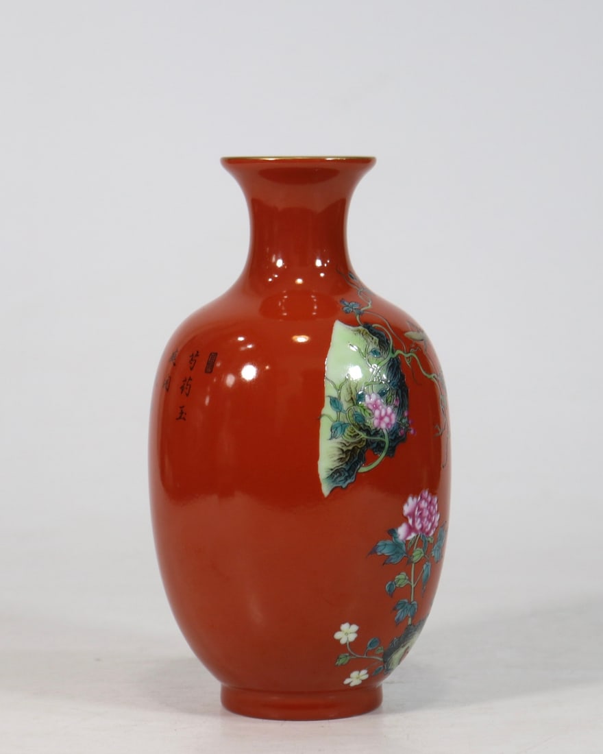 A Exquisite Iron-Red Flower Pattern Vase - 4