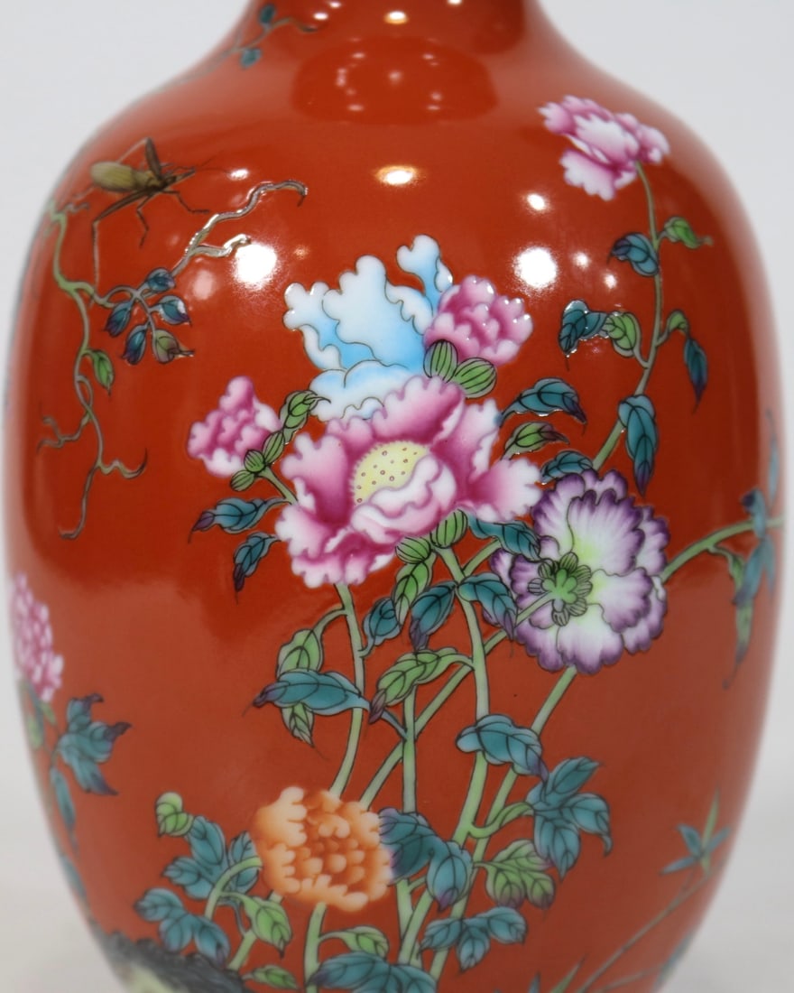 A Exquisite Iron-Red Flower Pattern Vase - 5