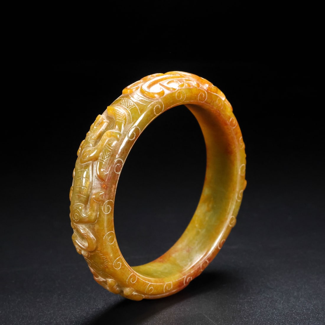 A Exquisiten Hotan Jade Dragon Pattern Bracelets: A Exquisiten Hotan Jade Dragon Pattern Bracelets,Han Dynasty, China 和田玉龙纹手镯,中国汉代
