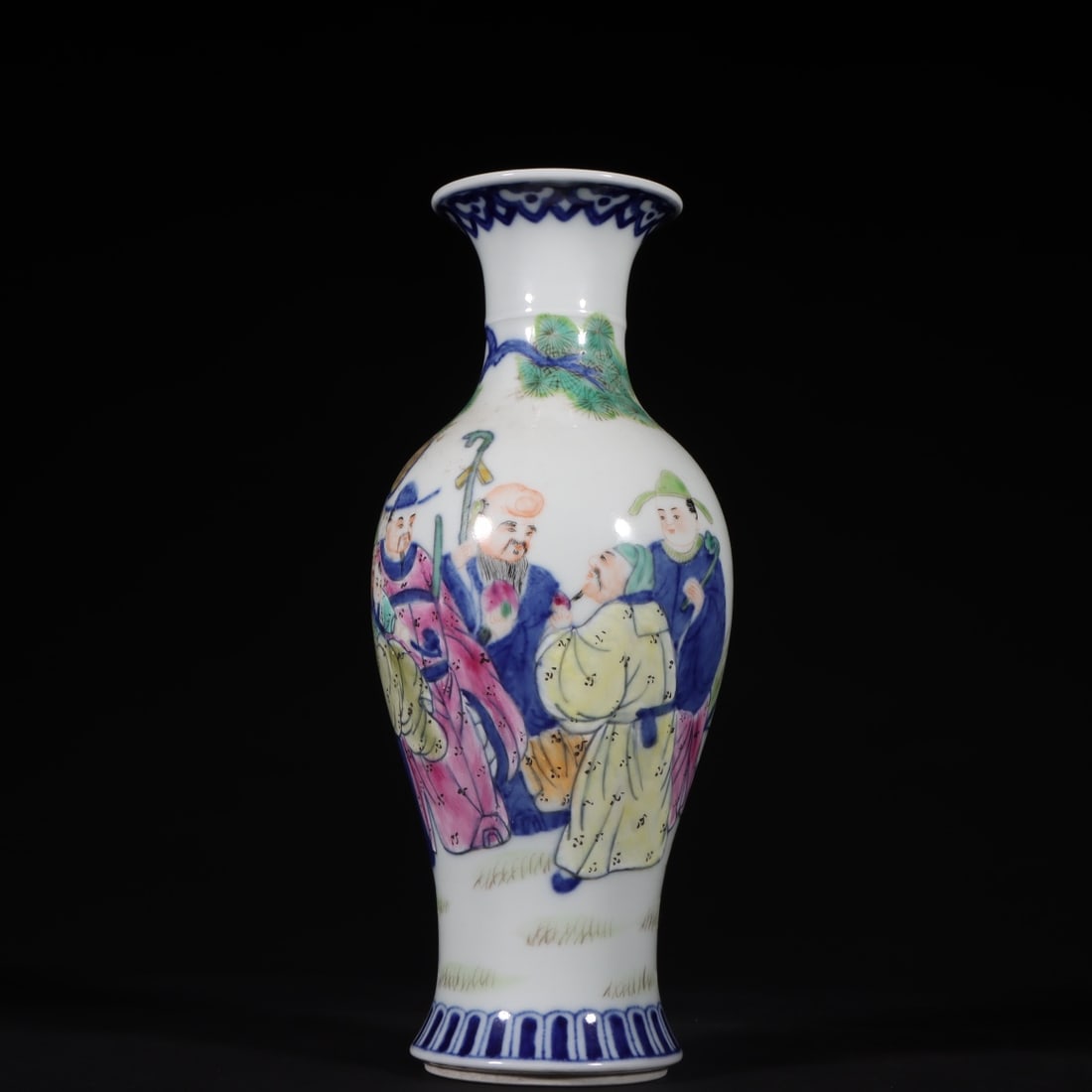 A Exquisite A pair of Famille-Rose Figures Vase: A Exquisite A pair of Famille-Rose Figures Vase,Qing Dynasty,China,Qianlong Six-character Mark,Size:9.8inx3.9in 一对粉彩人物瓶,中国清代