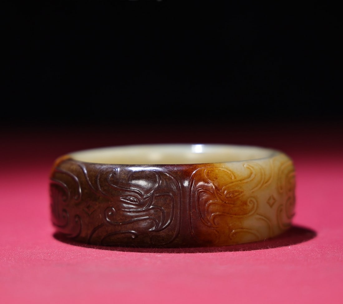 A Exquisite Hotan Jade Bracelets: A Exquisite Hotan Jade Bracelets,Han Dynasty,China,Size:3.3inx1inx2.5in,Weight:163g 和田玉镯子,中国汉代