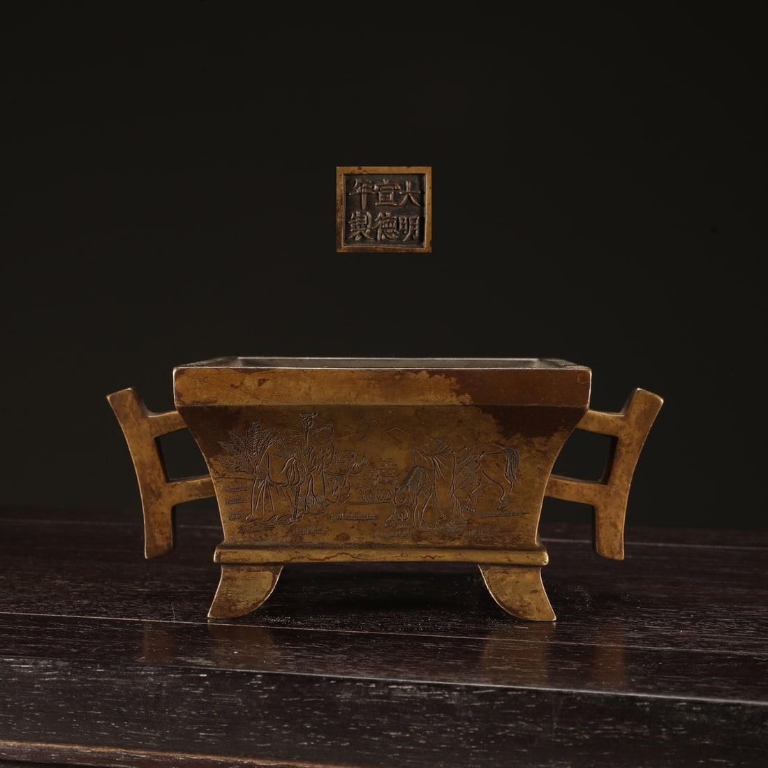 A Exquisite Coppery Figures Pattern Double-Ears Censer: A Exquisite Coppery Figures Pattern Double-Ears Censer,Ming Dynasty,China,Xuande Six-character Mark,Size:2.8inx4.6inx6.8in,Weight:1400g 铜人物纹双耳炉,中