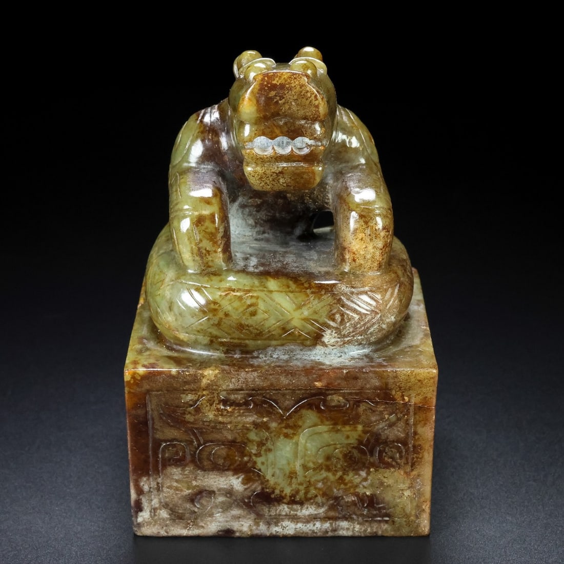 A Exquisite Hotan Jade Dragon Seal: A Exquisite Hotan Jade Dragon Seal,Han Dynasty, China,Size:3.5inx3.1inx5.5in,Weight:1718g 和田玉龙印章,中国汉代