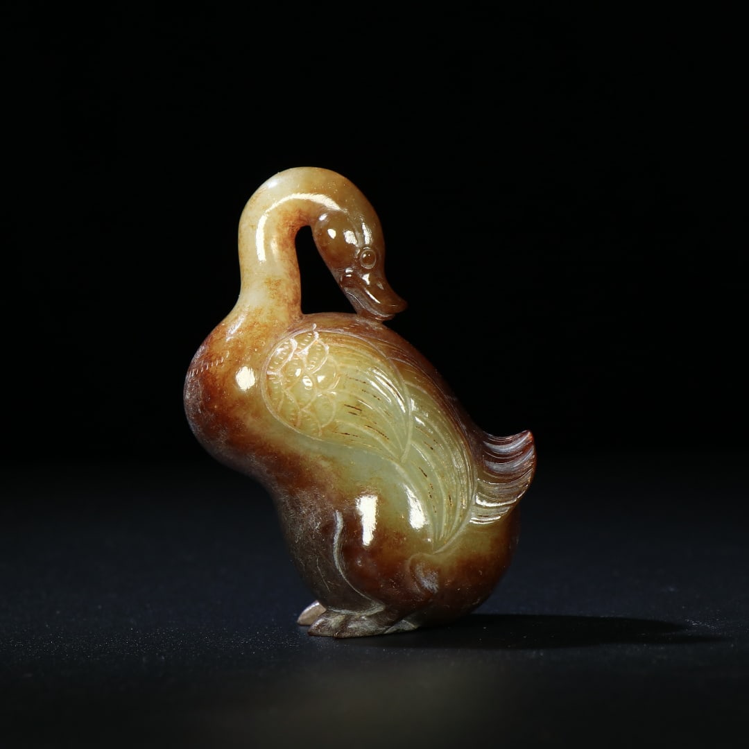 A Exquisite Hotan Jade Goose Ornament: A Exquisite Hotan Jade Goose Ornament,Han Dynasty, China,Size:2.4inx1.7inx1.1in,Weight:78g 和田玉鹅摆件,中国汉代