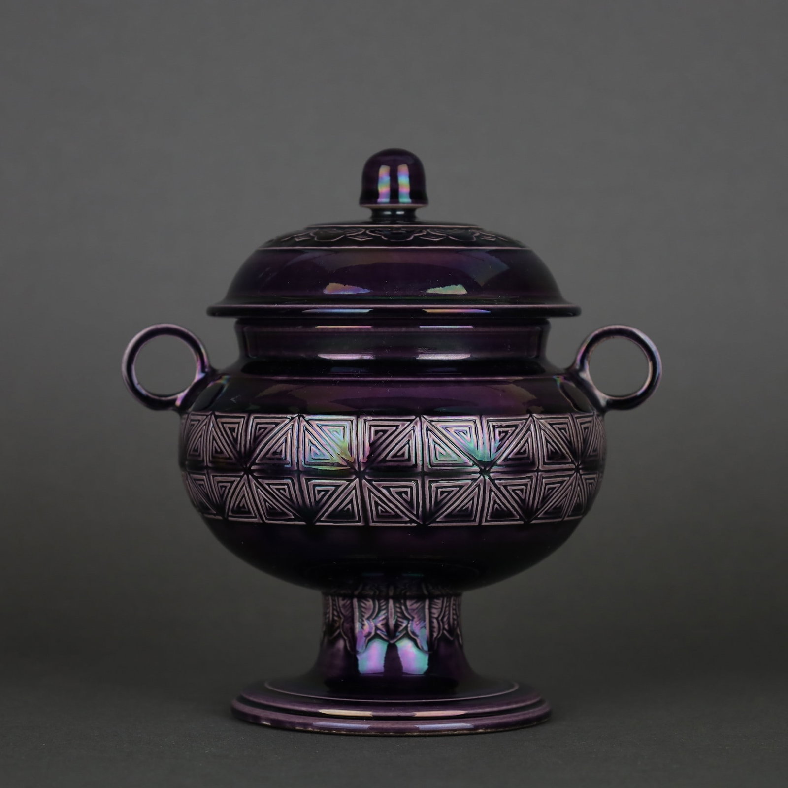 A Exquisite Aubergine Glaze Jar: A Exquisite Aubergine Glaze Jar,Qing Dynasty, China,Qianlong Fourr-character Mark,Size:6.2inx5.9in 茄皮紫釉罐,中国清代,乾隆四