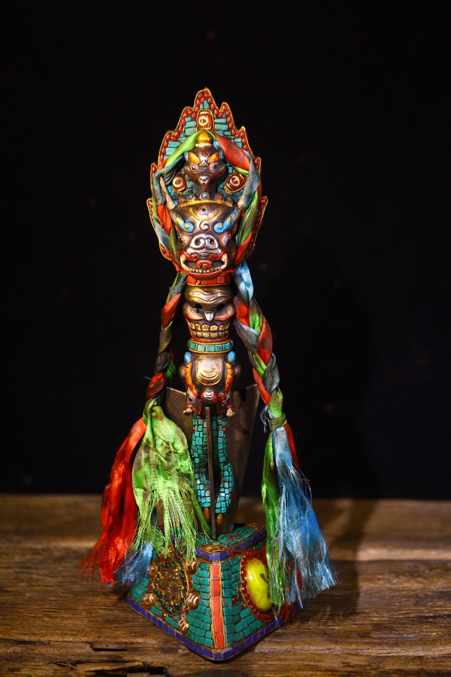 A Exquisite Sky Iron Chiseled and Dzi Bead-Inlaid Dharma ritual implement: A Exquisite Sky Iron Chiseled and Dzi Bead-Inlaid Dharma ritual implement,Qing Dynasty, China,Size:15inx5.1in,Weight:2450g 天铁錾刻镶嵌宝石天Ĩ