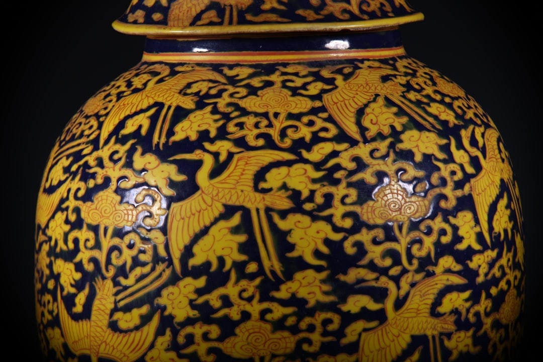 Blue Ground Phoenix Pattern Jar - 3