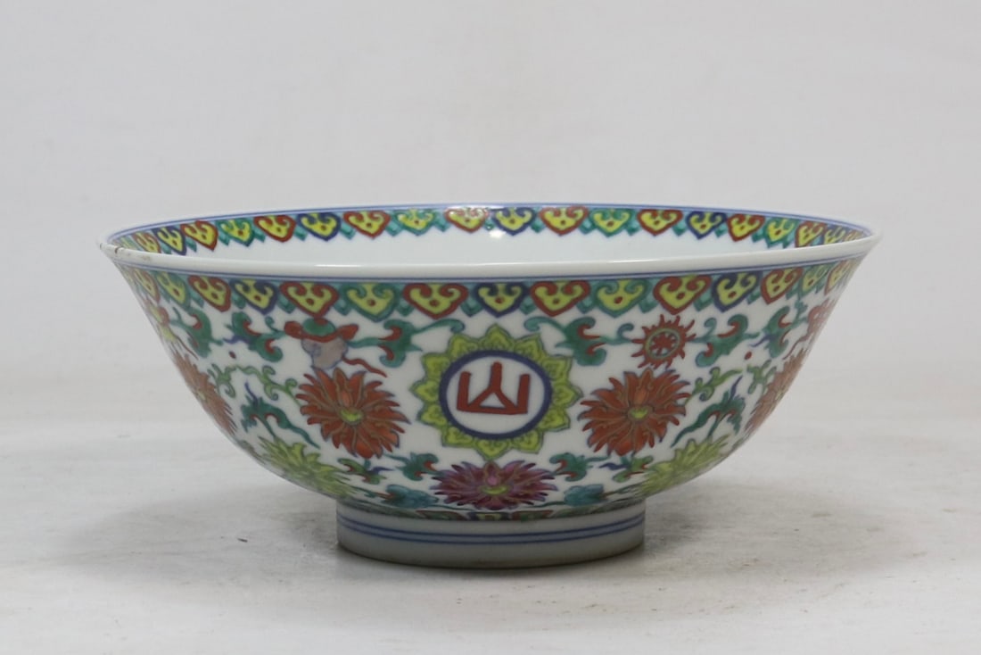 A Exquisite Doucai Flower Pattern Bowl: A Exquisite Doucai Flower Pattern Bowl,Qing Dynasty,China,Yongzheng Six-character Mark,Size:3.1inx7.7in 斗彩花卉纹碗,中国清代,雍ઽ