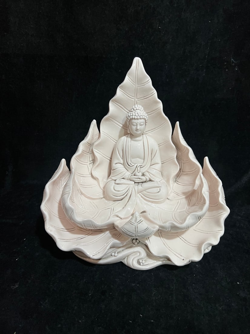 A Exquisite Blan De Chine Buddha Ornament: A Exquisite Blan De Chine Buddha Ornament,Ming Dynasty, China,With Mark,Size:12.6in 德化瓷佛像摆件,中国明代,带款