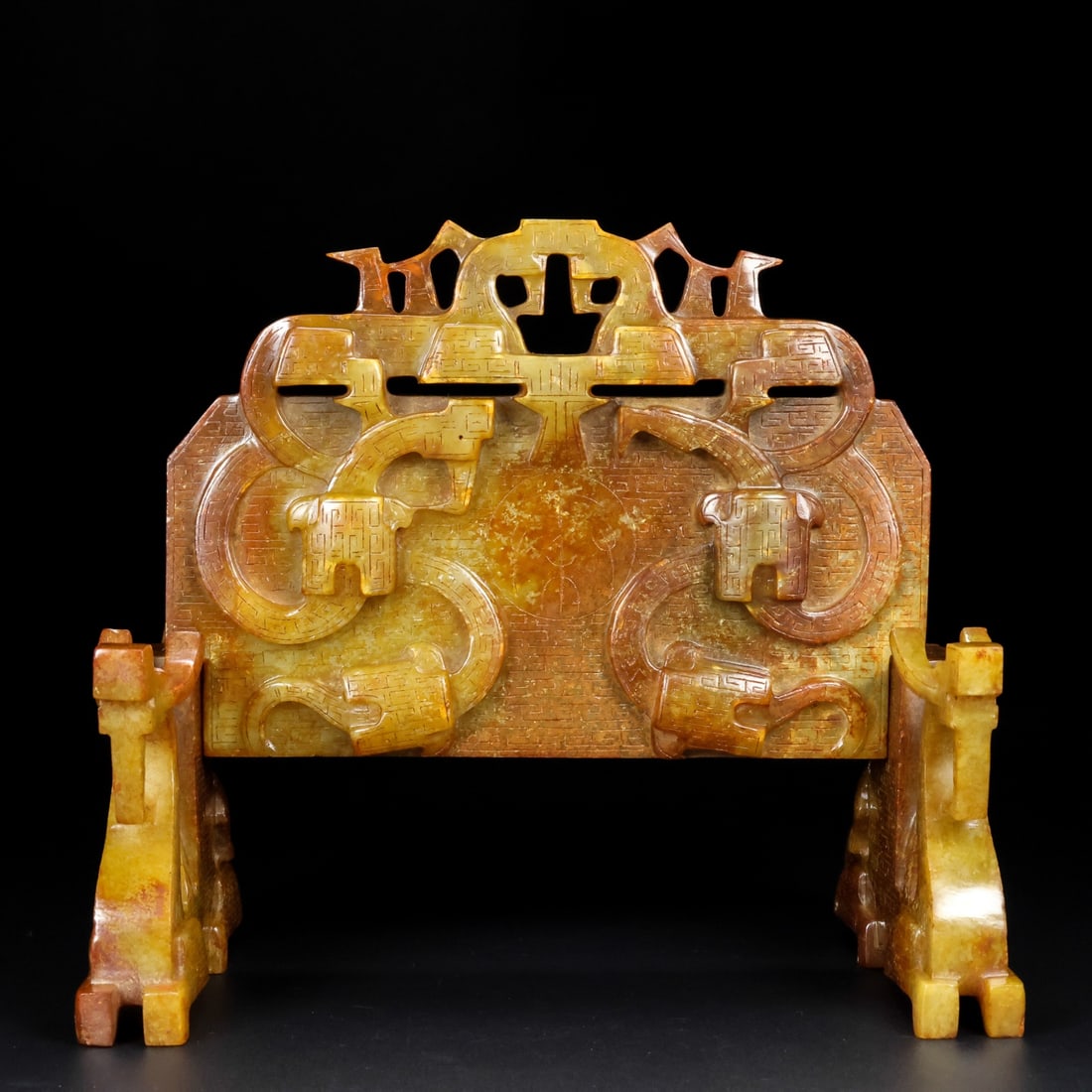 A Exquisite Hotan Jade Dragon Pattern Table Screen: A Exquisite Hotan Jade Dragon Pattern Table Screen,Hang Dynasty, China,Size:7.1inx6.3inx4.7in,Weight:1119g 和田玉龙纹插屏,中国汉代