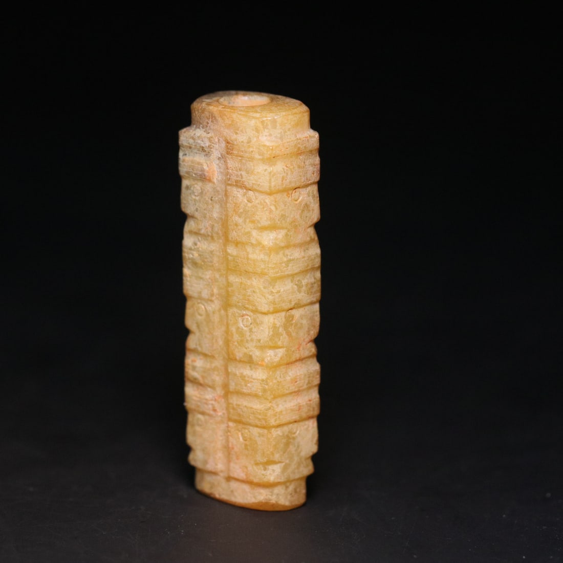 A Exquisite Gaogu Jade Beast-Face Pattern Hand Piece: A Exquisite Gaogu Jade Beast-Face Pattern Hand Piece,Ancient Time, China,Size:0.5inx0.4inx1.6in,Weight:11.4g 