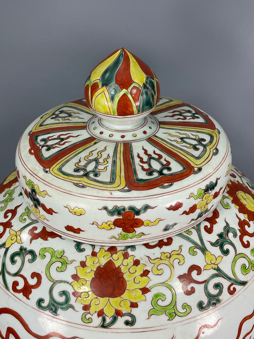 A Exquisite Wucai Dragon pattern Jar - 5