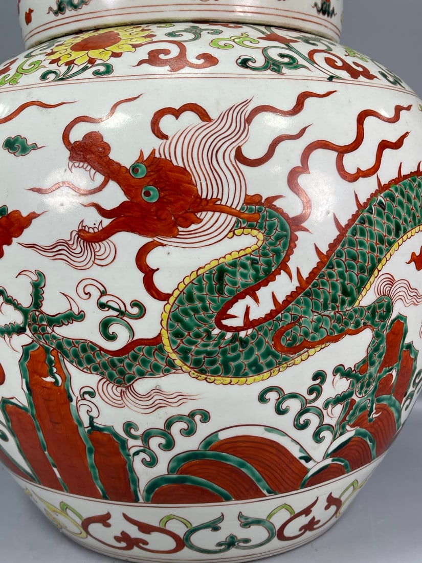 A Exquisite Wucai Dragon pattern Jar - 8
