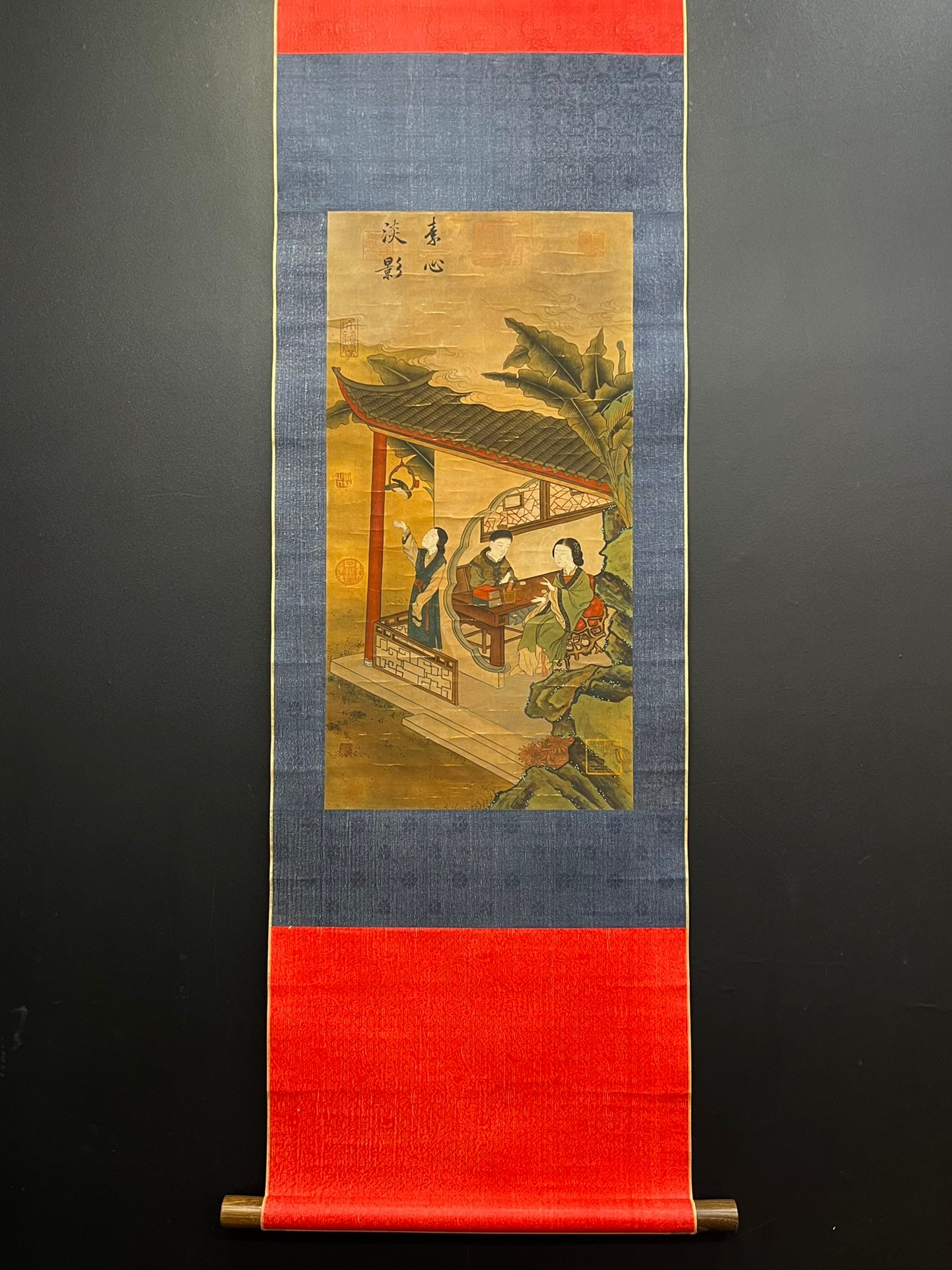 A Chinese Vertical Scroll Ink Painting of Figures on Silk: A Chinese Vertical Scroll Ink Painting of Figures on Silk,Song Dynasty, China,Liu Songnian,without frame size:13.4inx26.4in 一幅中国水墨绢本人