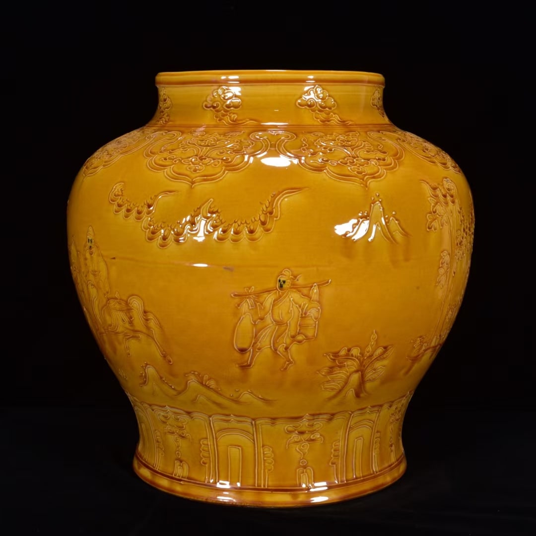 A Exquisite Yellow Glazed Figures pattern Jar - 3