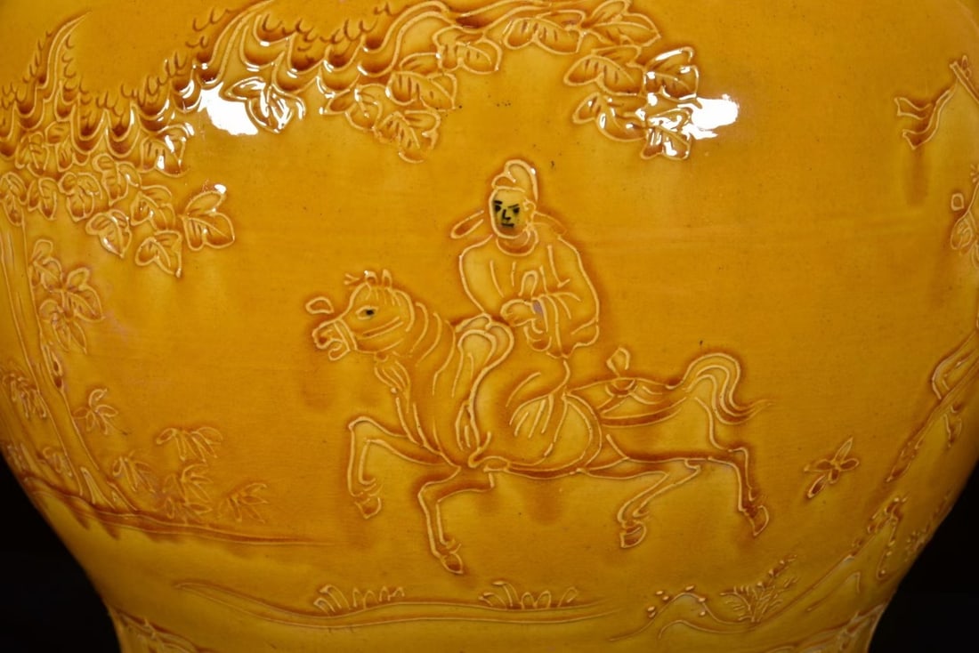 A Exquisite Yellow Glazed Figures pattern Jar - 5