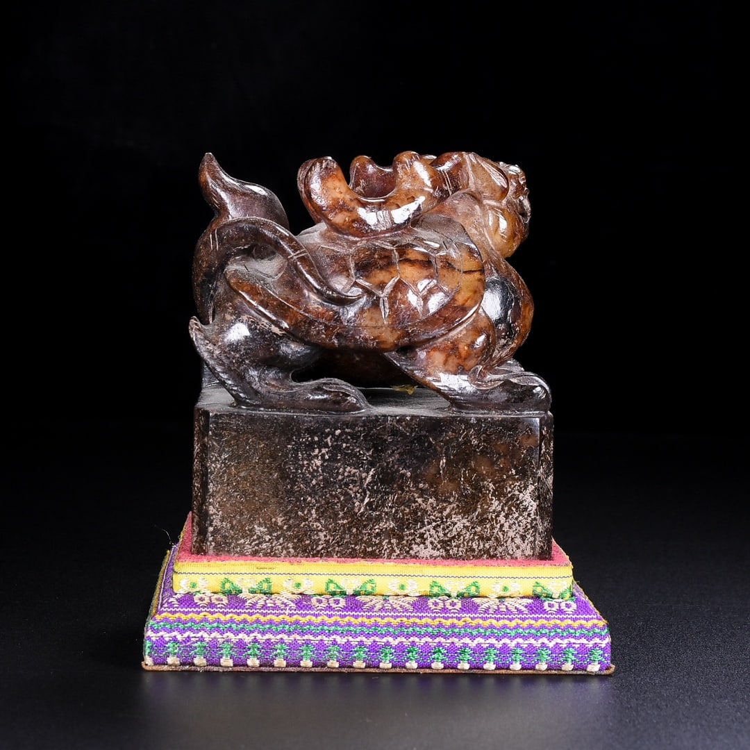 A Exquisite Hotan Jade tortoise Seal: A Exquisite Hotan Jade tortoise Seal,Han Dynasty, China,Size:3.5inx2.8inx3.9in,Weight:1385g 和田玉龟印章,中国汉代