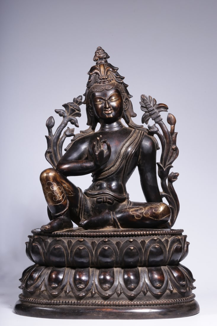 A Exquisite Alloy Copper Inlaid Silver Avalokitesvara Statue Ornament: A Exquisite Alloy Copper Inlaid Silver Avalokitesvara Statue Ornament,Qing Dynasty, China,Size:9.8inx6.3inx14.2in,Weight:10350g 合金铜错银观音摆件