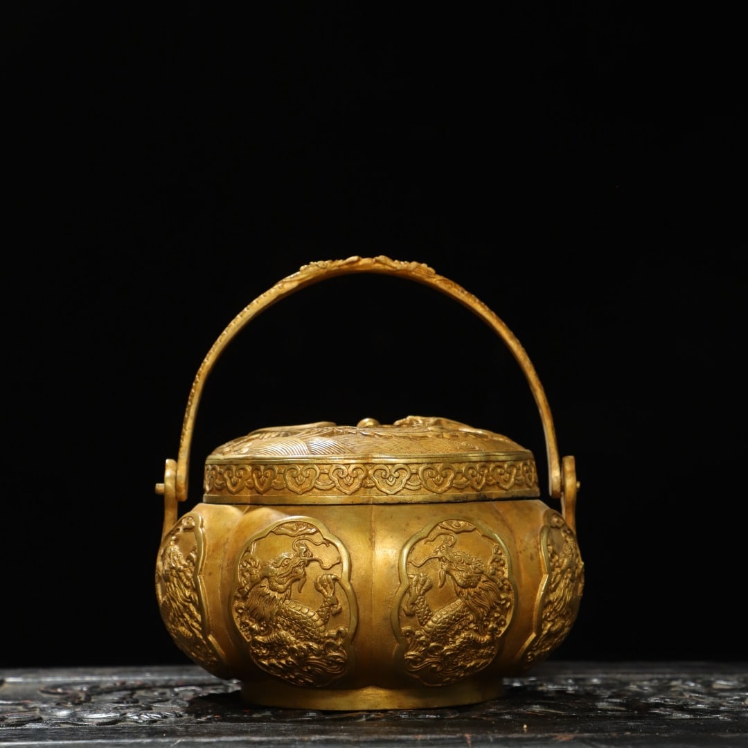 A Exquisite Gilt Bronze Dragon and Phoenix Pattern Censer: A Exquisite Gilt Bronze Dragon and Phoenix Pattern Censer,Qing Dynasty, China,With Mark,Size:16x17x5.5in,Weight:1100g 铜鎏金龙凤纹炉,中国清&