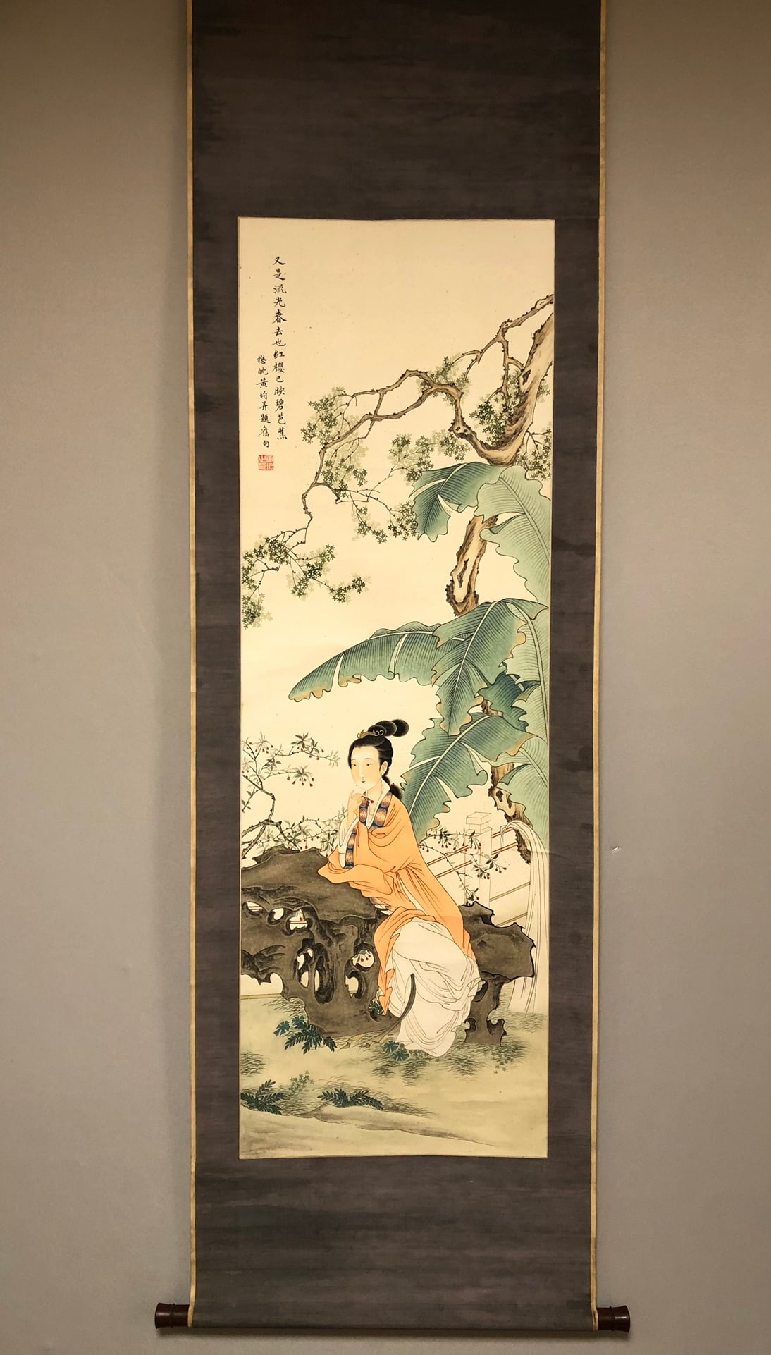 A Chinese Vertical Scroll Ink Painting of Figure on Paper: A Chinese Vertical Scroll Ink Painting of Figure on Paper,Modern Time of China,Huang Jun,without frame size:49.6inx16.5in 一幅中国水墨纸本人୰