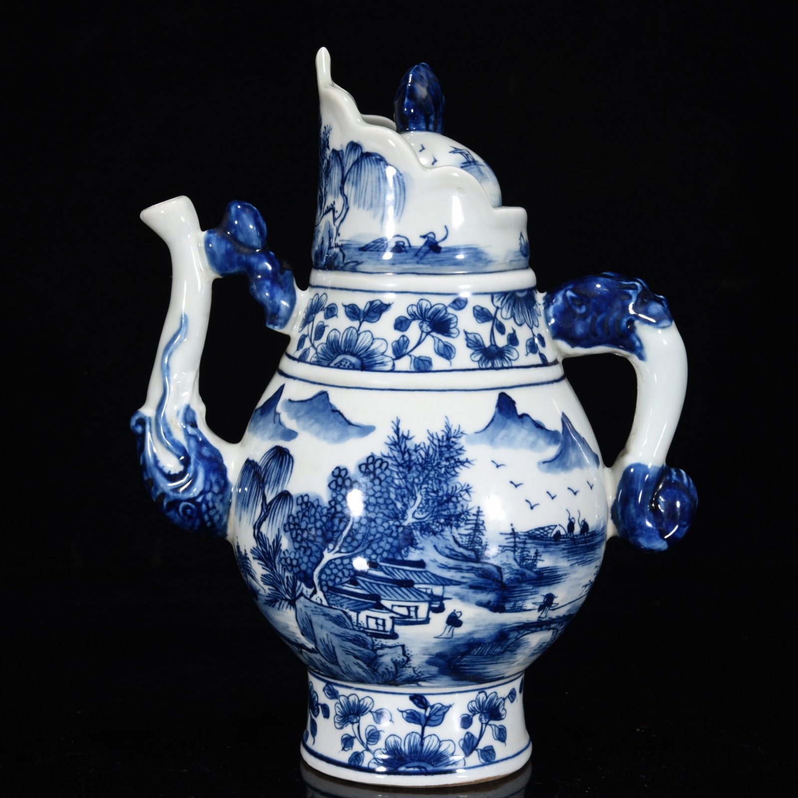 A Exquisite Blue and White Landscape pattern Ewer: A Exquisite Blue and White Landscape pattern Ewer,Qing Dynasty, China,Kangxi Six-character Mark,Size:9.1inx7.1in 青花山水纹壶,中国清代,ò