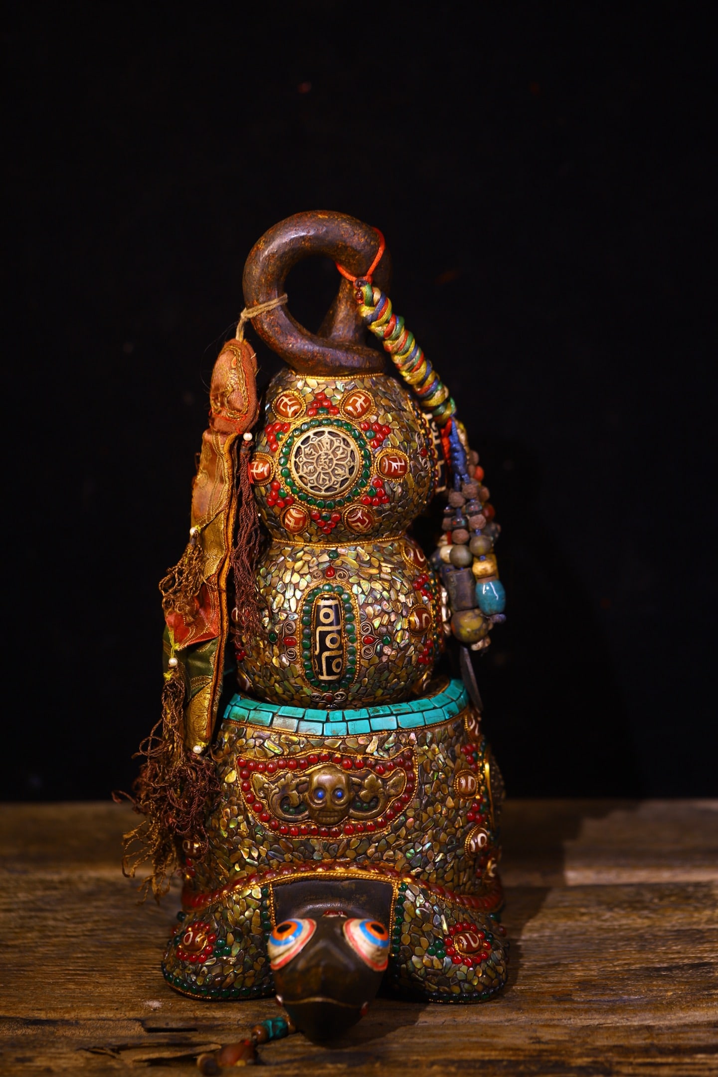 A Exquisite Meteorite Carved and Dzi Bead-Inlaid Tortoise Ornament: A Exquisite Meteorite Carved and Dzi Bead-Inlaid Tortoise Ornament,Qing Dynasty, China,Size:14.2inx6.3inx9.8inx3.9in,Weight:8600g 陨石雕刻镶嵌天珠࿶