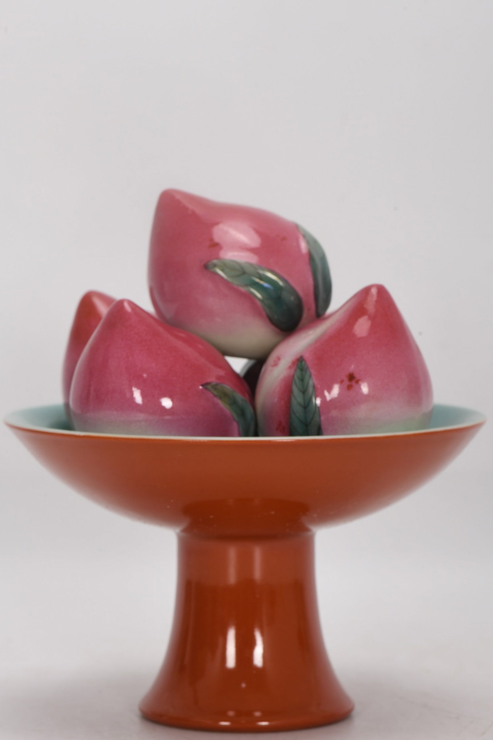 A Exquisite Famille-Rose Peach Ornament: A Exquisite Famille-Rose Peach Ornament,Qing Dynasty, China,Qianlong Six-character Mark,Size:7.1inx6inx2.7in 粉彩桃子摆件,中国清代,乾&