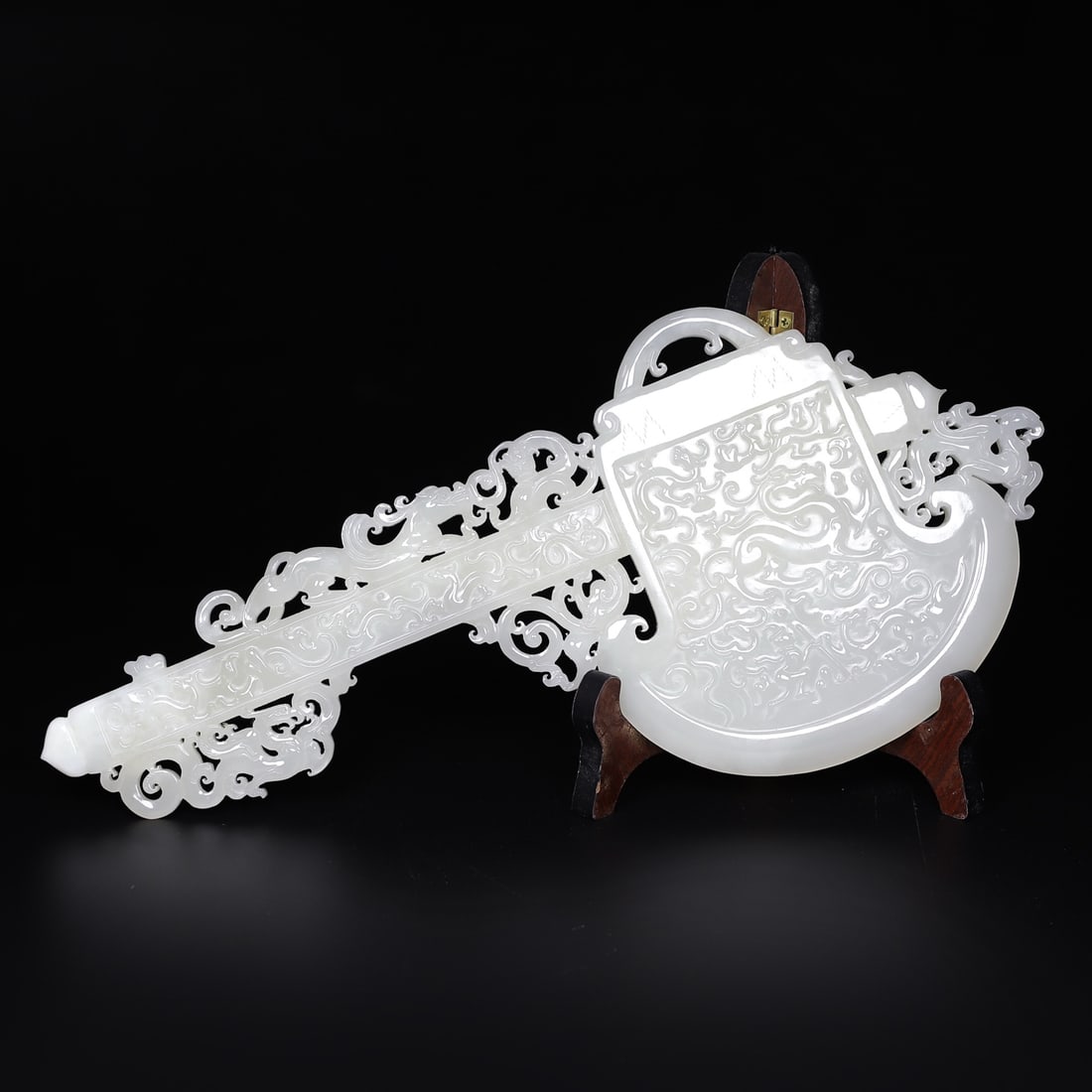 A Exquisite Hotan Jade Hatchet Ornament: A Exquisite Hotan Jade Hatchet Ornament,Qing Dynasty, China,Size:13.8inx6.3inx0.8in,Weight:795g 和田玉斧头摆件,中国清代