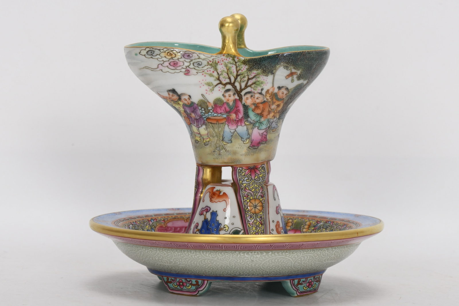 A Exquisite Famille-Rose Figures pattern Tripod Goblet: A Exquisite Famille-Rose Figures pattern Tripod Goblet,Qing Dynasty, China,Qianlong Four-character Mark,Size:5.7inx3.9inx5.7inx3.4in 粉彩人物纹三足爵