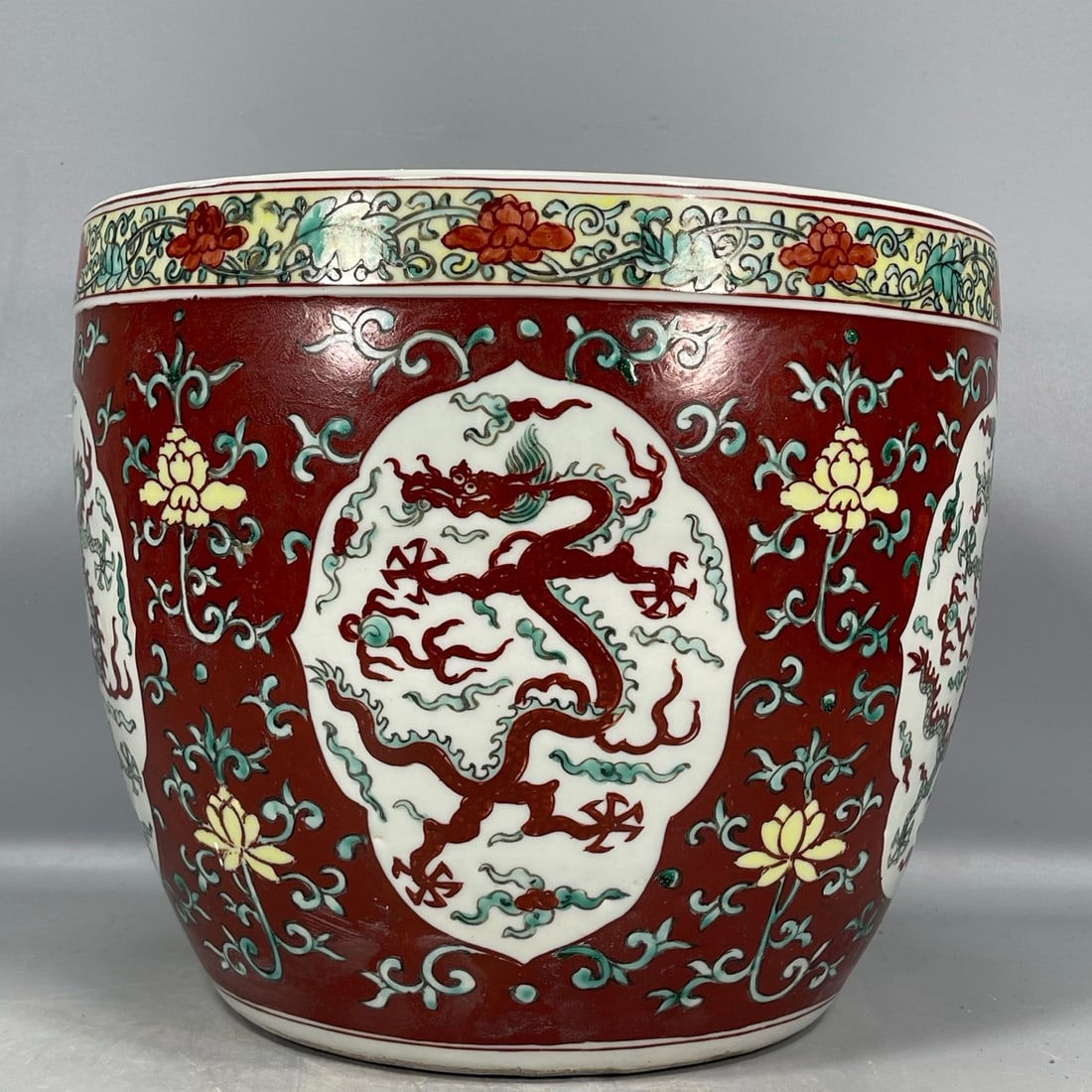 A Exquisite Wucai Dragon pattern Jar - 3