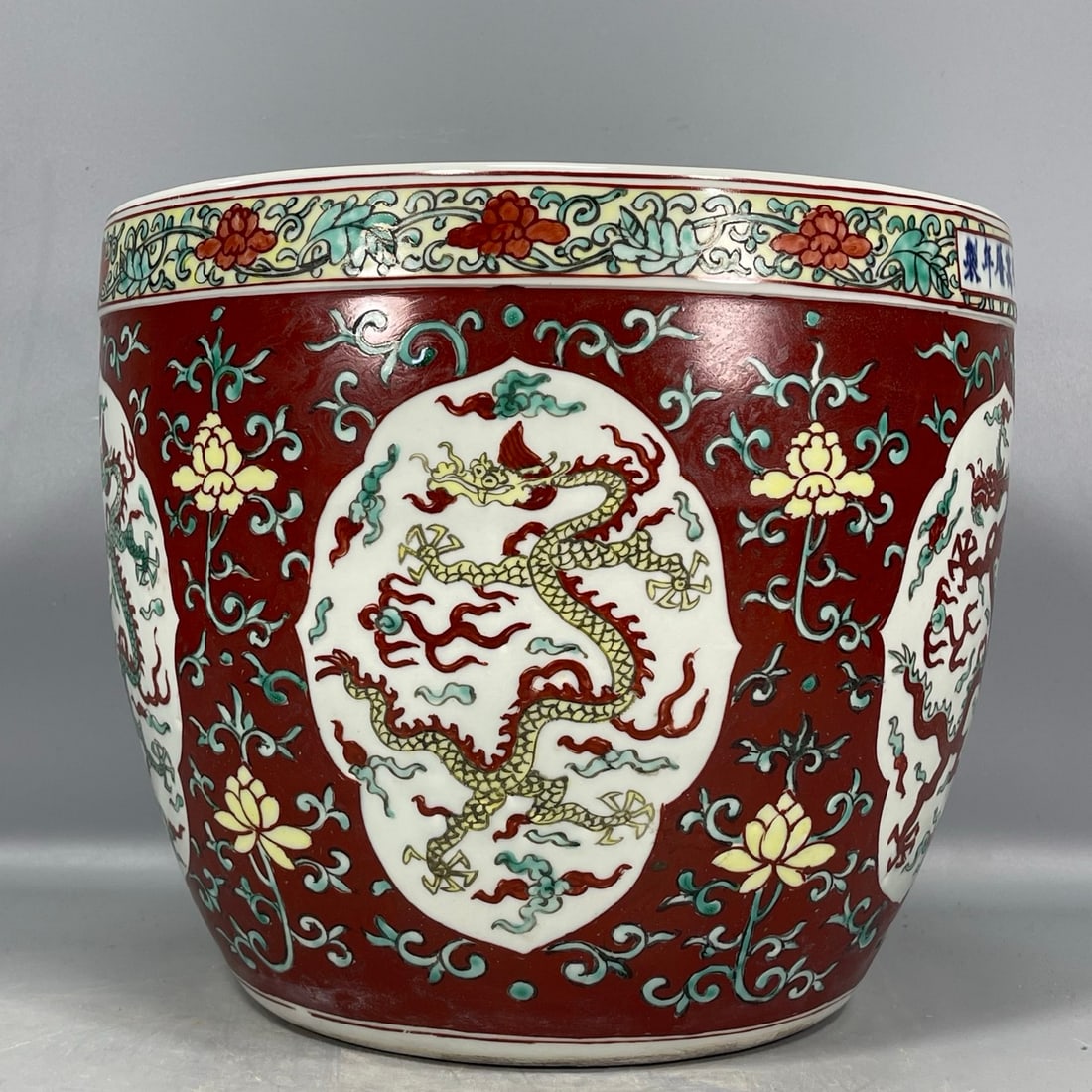 A Exquisite Wucai Dragon pattern Jar - 4