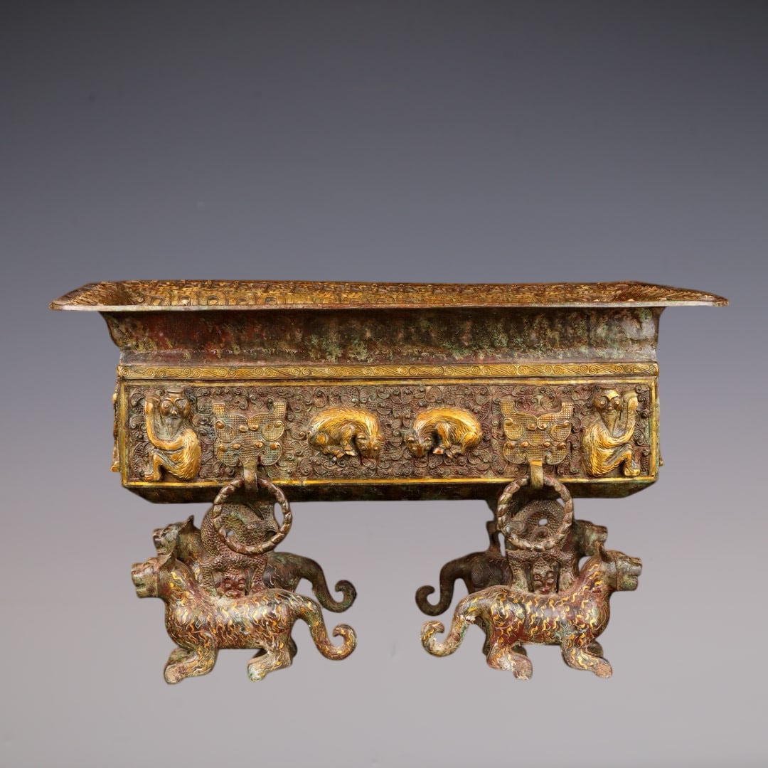 An Exquisite Bronze Inlaid Gold Auspicious Beast Pattern With Inscription Plate: An Exquisite Bronze Inlaid Gold Auspicious Beast Pattern With Inscription Plate W.Zhou , China Size:27.6inx15.7inx16.9in Weight:25300g青铜错金虎足长盘 &