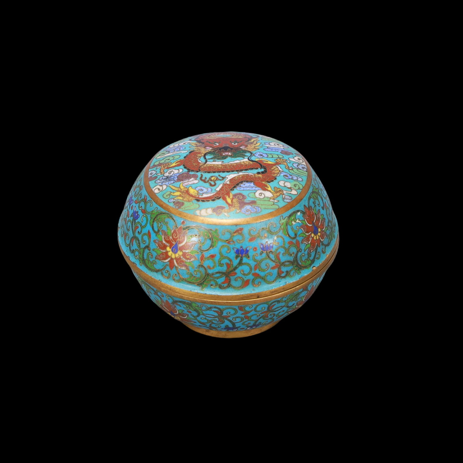 A Exquisite Cloisonne Lotus Pattern Dragon Pattern Box: A Exquisite Cloisonne Lotus Pattern Dragon Pattern Box Qing Dynasty, China Size:4.3inx3.1in Weight:900g景泰蓝缠枝莲纹龙纹盒 中国