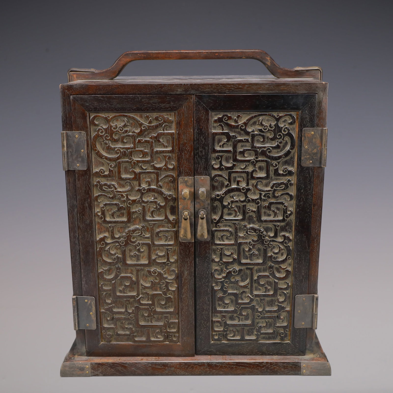 A Exquisite Zitanwood Box: A Exquisite Zitanwood Box Qing Dynasty, China Size:13.6inx9.4inx14.4in Weight:7150g紫檀木盒 中国清代 Size:34.5cmx24cmx36.5cm Weight:7150g