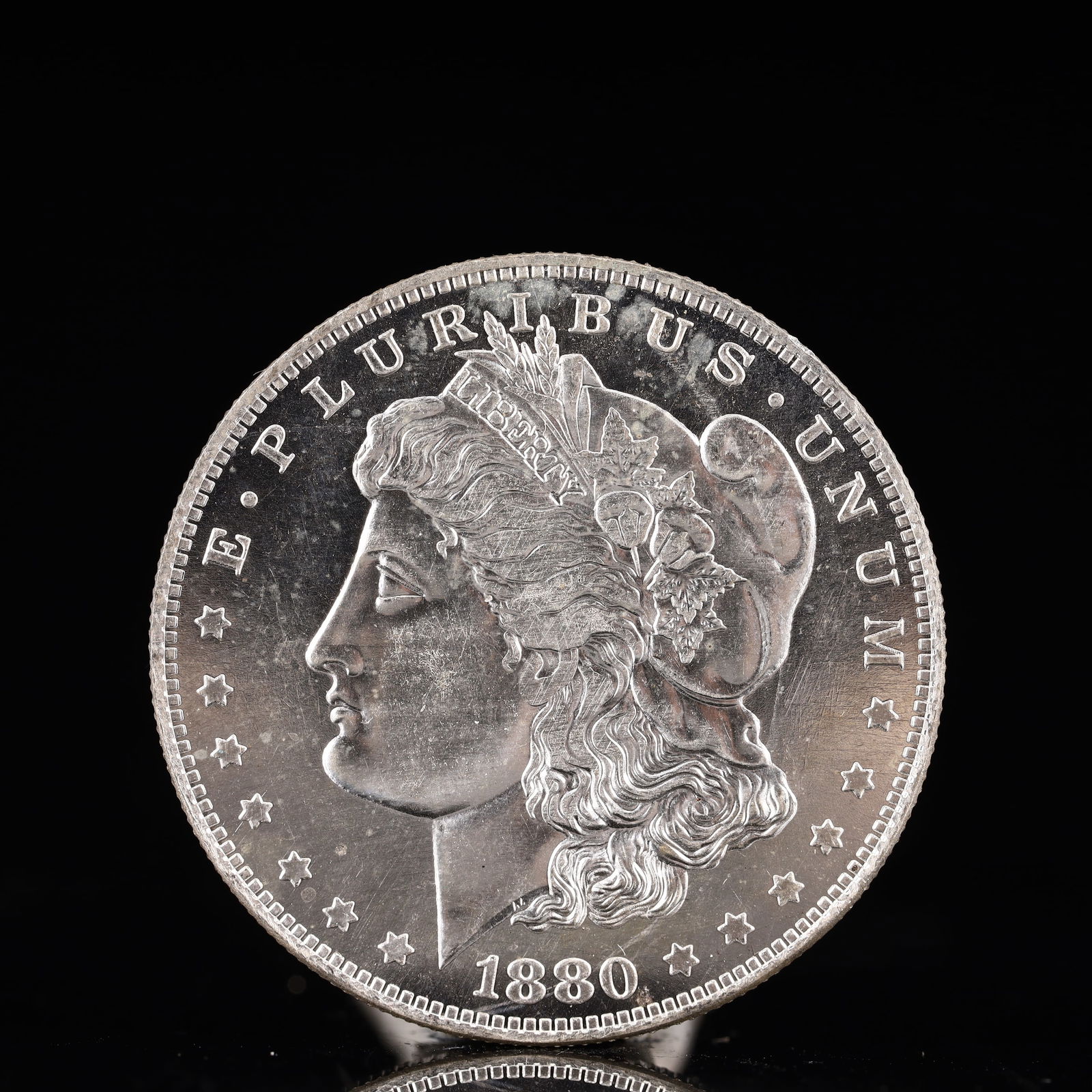 USA Morgan Dollar 1880 Coin: Obv: profile bust with date below and E PLURIBUS UNUM legend and stars around. Rev: eagle with In God we trust above within wreath with UNITED STATES OF AMERICA ONE DOLLAR legend. IN GOD WE TRUST / LI