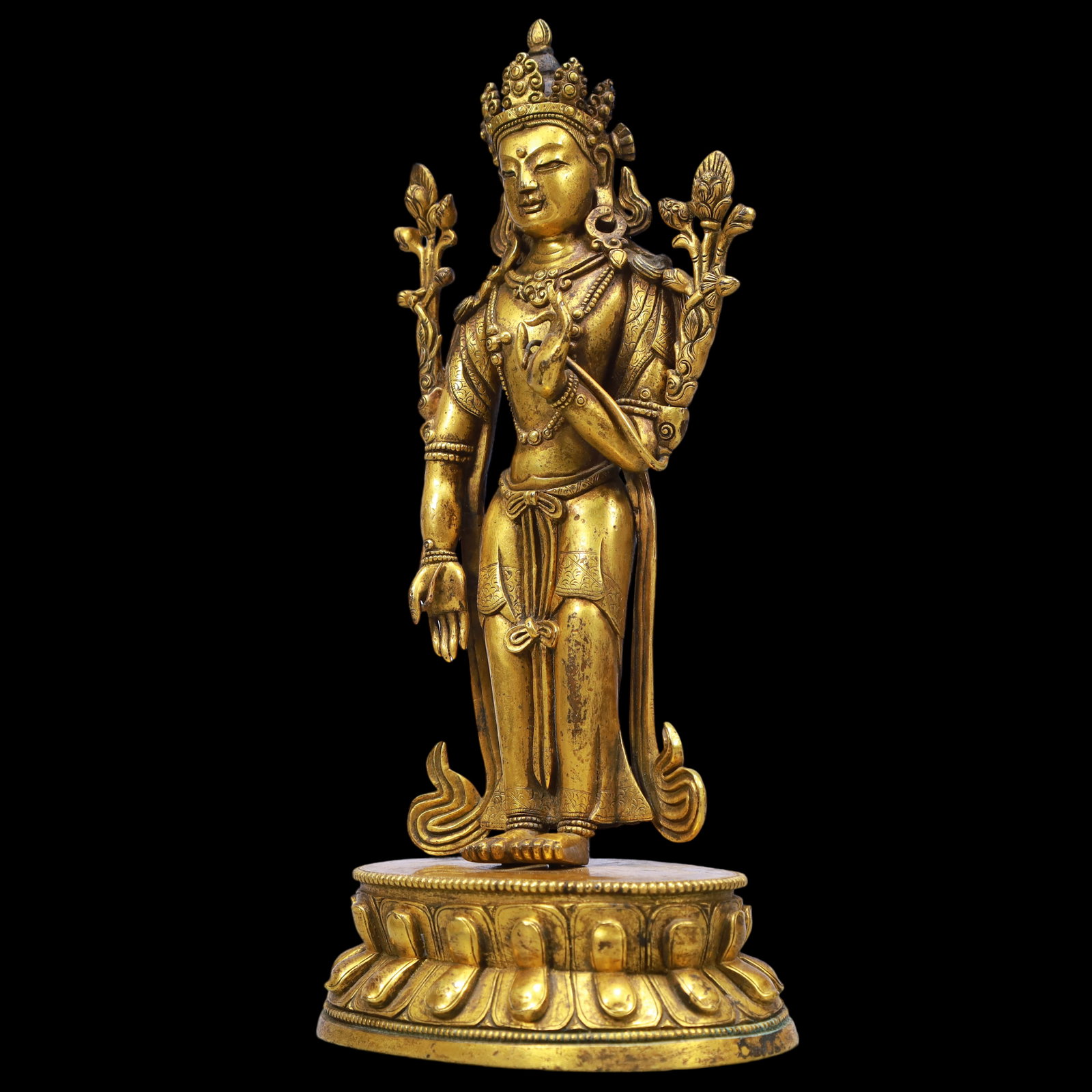 An Exquisite Gilt Bronze Statue of Avalokitesvara: An Exquisite Gilt Bronze Statue of Avalokitesvara Ming Dynasty, China Size:4.1inx3inx8.7in Weight:1100g铜鎏金观音佛像 中国明代 Size:10