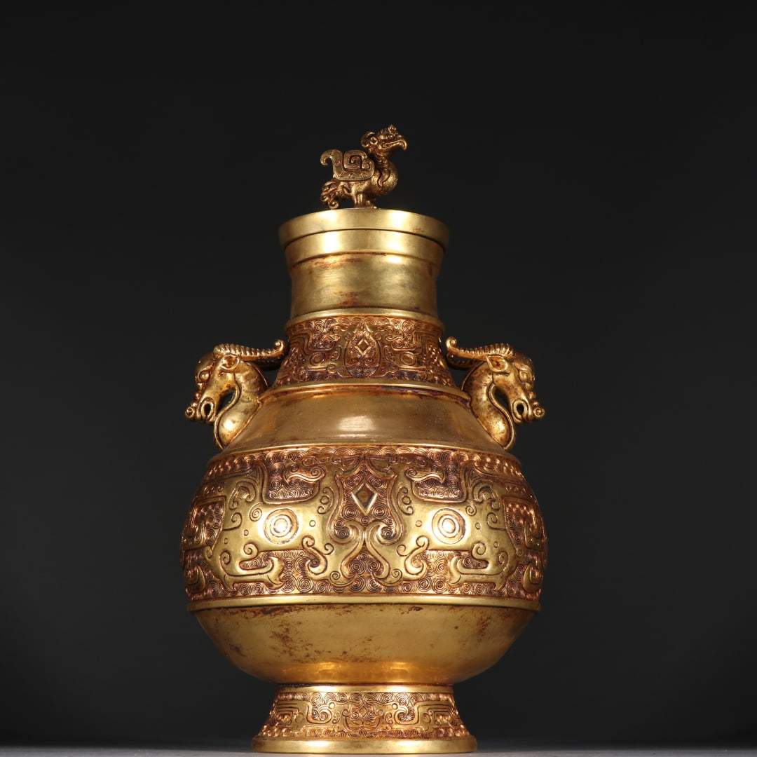 An Exquisite Gilt Bronze Double-Ears Vase: An Exquisite Gilt Bronze Double-Ears Vase Qing Dynasty, China Size:11inx6.4in Weight:1443.3g铜鎏金双兽耳盖瓶 中国清代