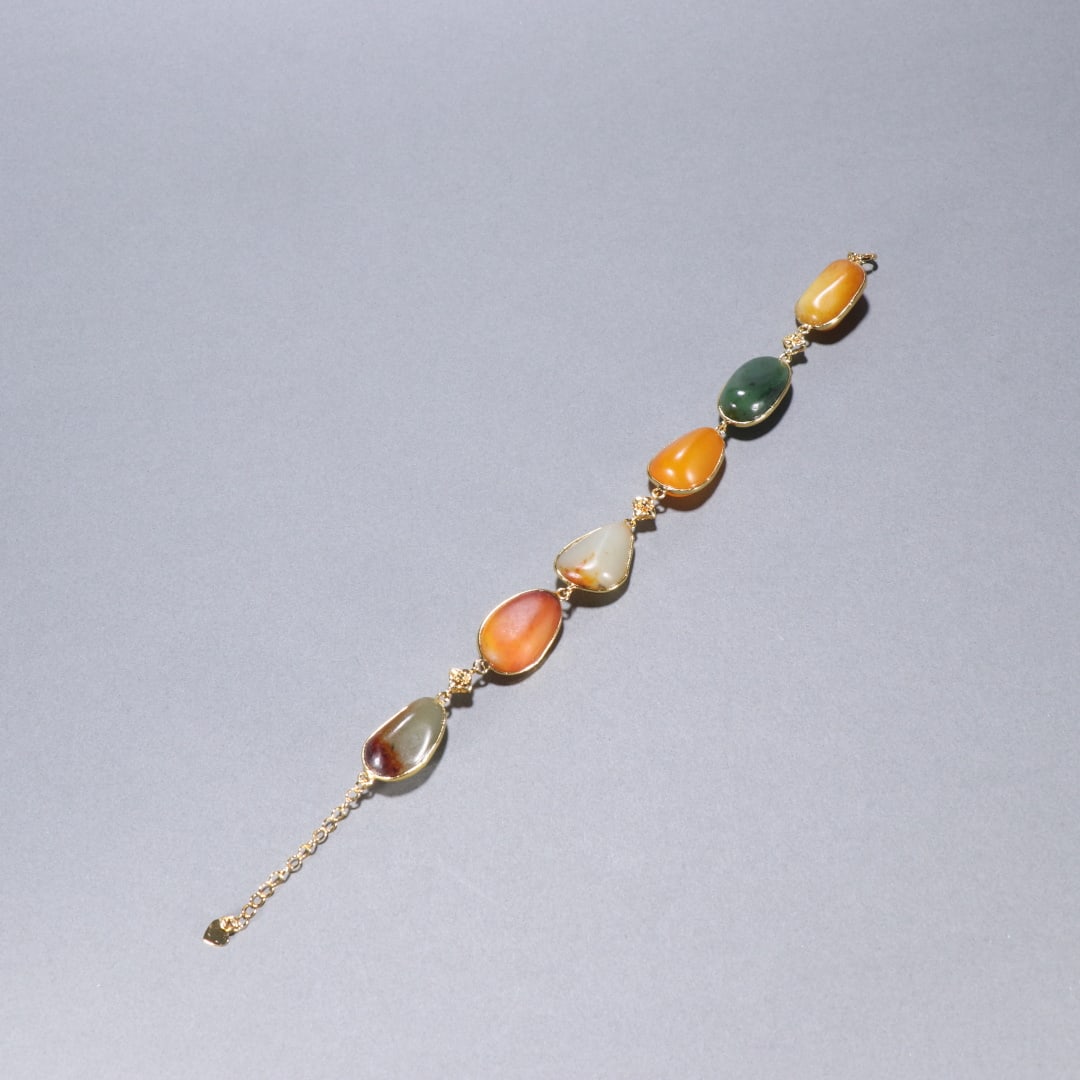 An Exquisite White Jade Bracelets: An Exquisite White Jade Bracelets Qing Dynasty, China Size:0.9inx0.6in Weight:47.3g白玉原石手链 中国清代 Size:2.4cmx1.6cm Weight:47.3g