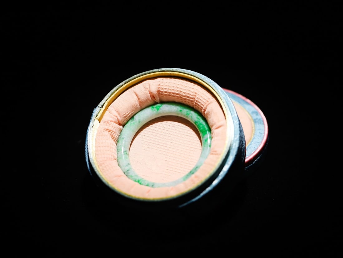 An Exquisite Jadeite Bracelets - 2