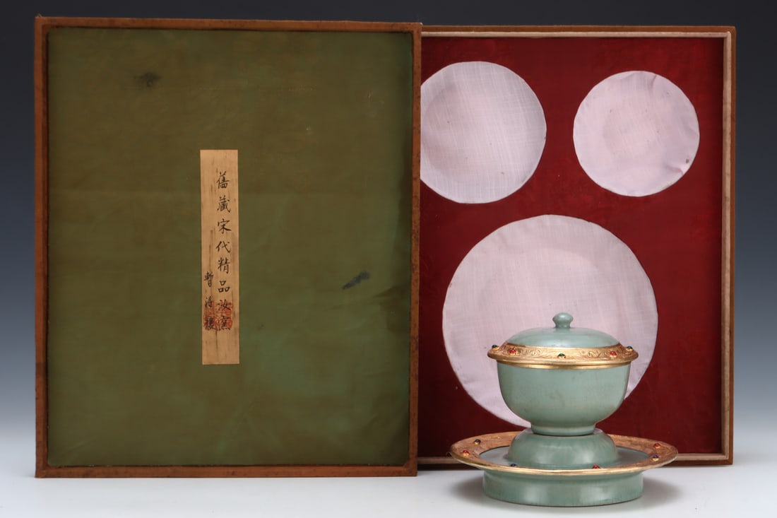 An Exquisite Ru yao Cover with Gold Cup: An Exquisite Ru yao Cover with Gold Cup Song Dynasty, China Size:5.4inx6.7in汝窑包金錾刻套杯 中国宋代 Size:13.8cmx17cm