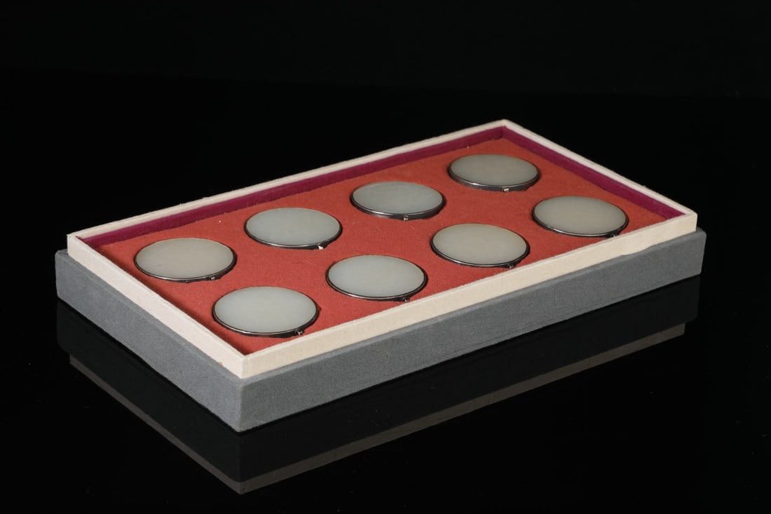 A Set of Fine White Jade Figure Pattern Brand: A Set of Fine White Jade Figure Pattern Brand Qing Dynasty, China Size:2.2in Weight:35g白玉八仙一套牌子 中国清代 Size:5.5cm