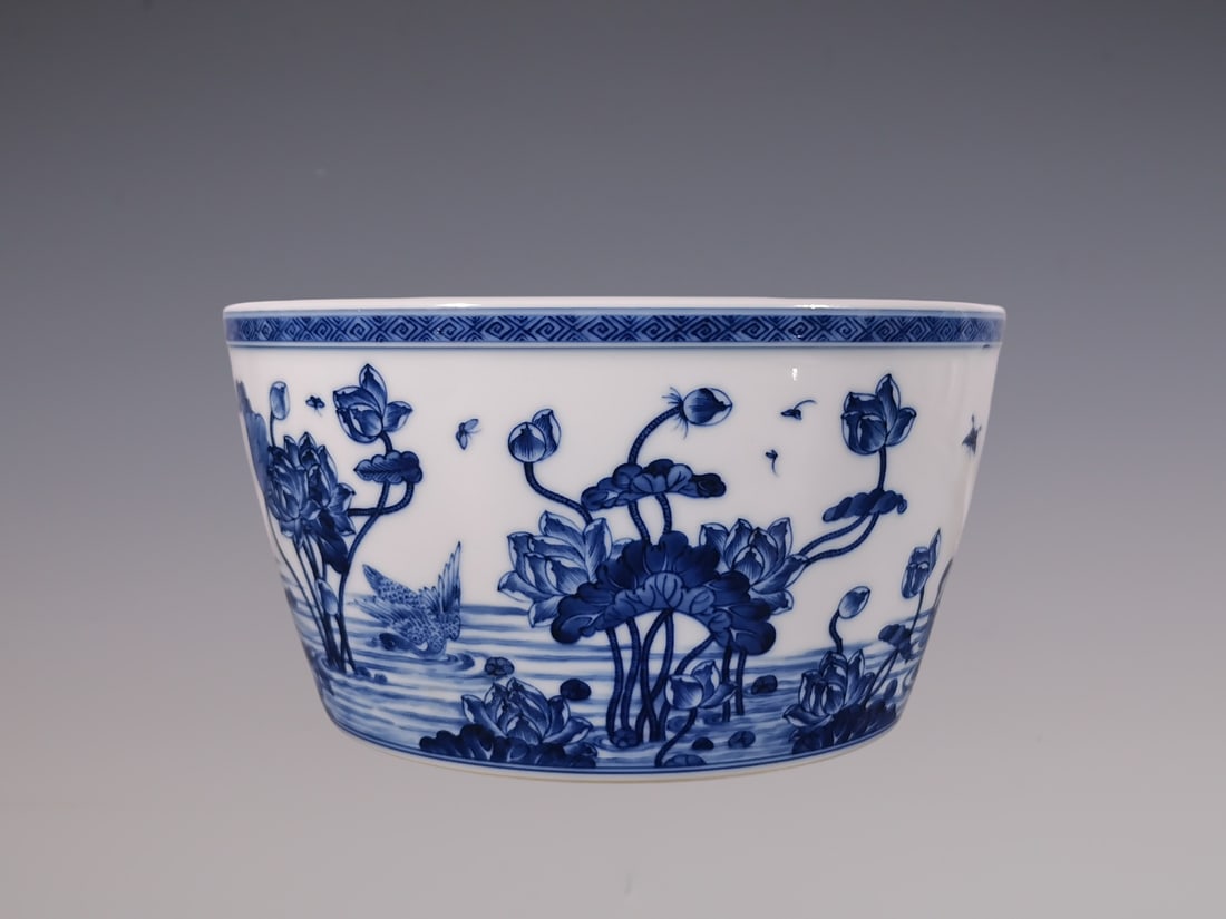 An Exquisite Blue and White Flower and Bird Pattern Vat: An Exquisite Blue and White Flower and Bird Pattern Vat Qing Dynasty, China Yongzheng Six-character Mark Size:4.7inx8.9in青花鸳鸯戏水荷花缸 ߑ
