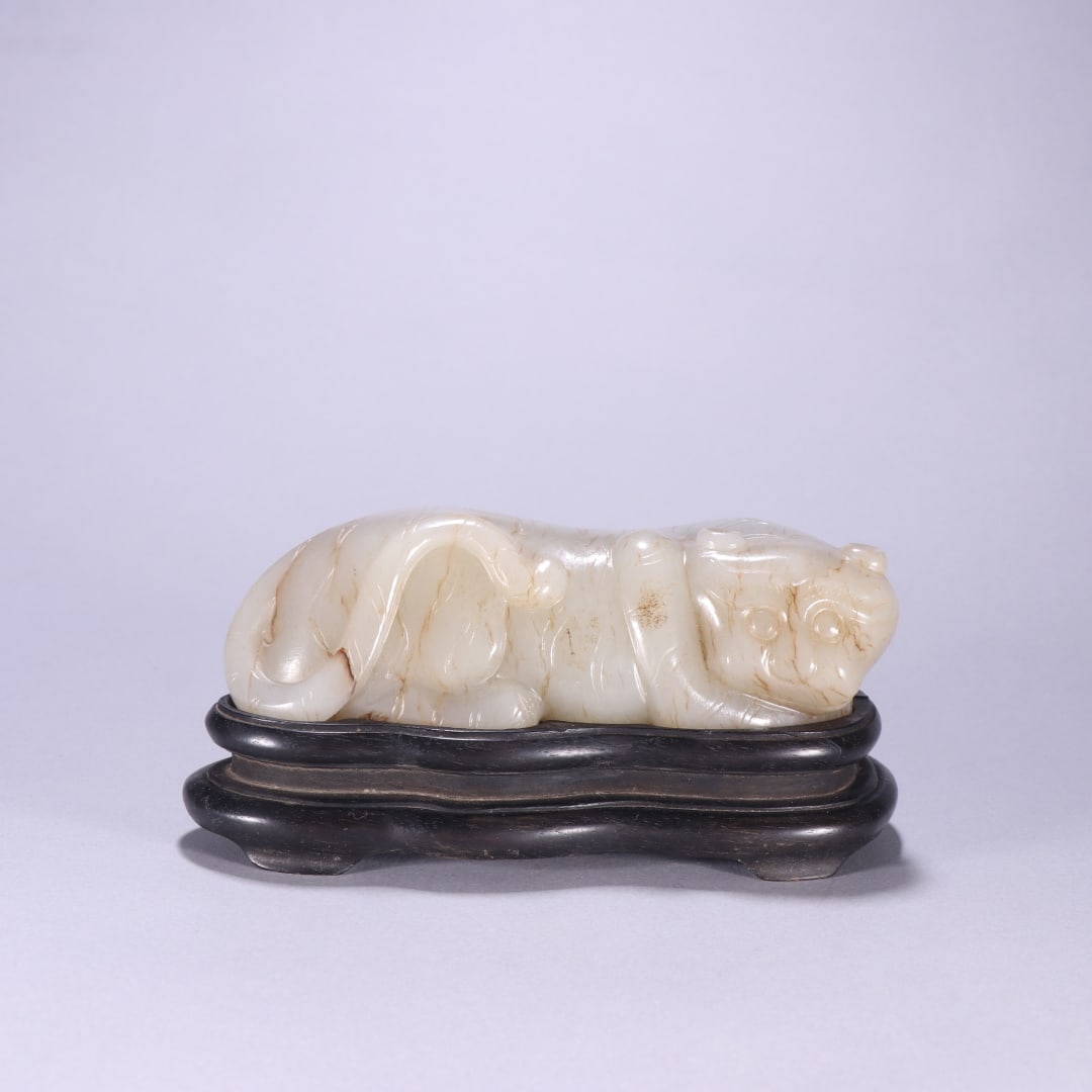 An Exquisite White Jade Tiger Ornament: An Exquisite White Jade Tiger Ornament Qing Dynasty, China Size:1.4inx5in Weight:448g白玉兽摆件 中国清代 Size:3.6cmx12.7cm Weight:448g